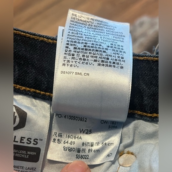 Levi’s 501 medium wash button fly cut off denim shorts - Picture 10 of 11